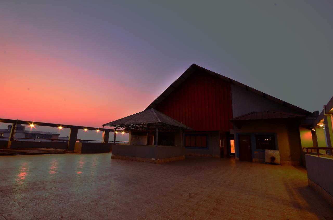 Hotel Rajawas Dibrugarh Dış mekan fotoğraf