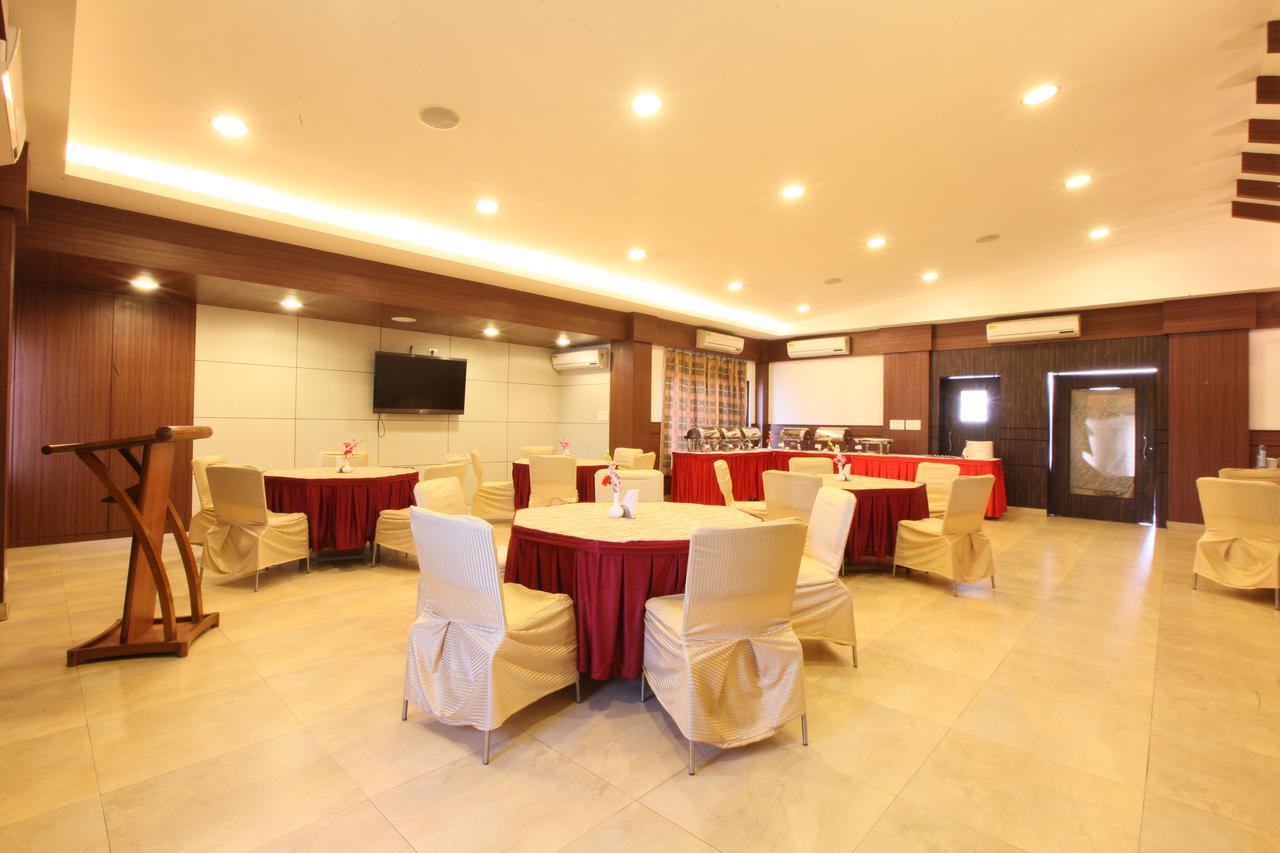 Hotel Rajawas Dibrugarh Dış mekan fotoğraf